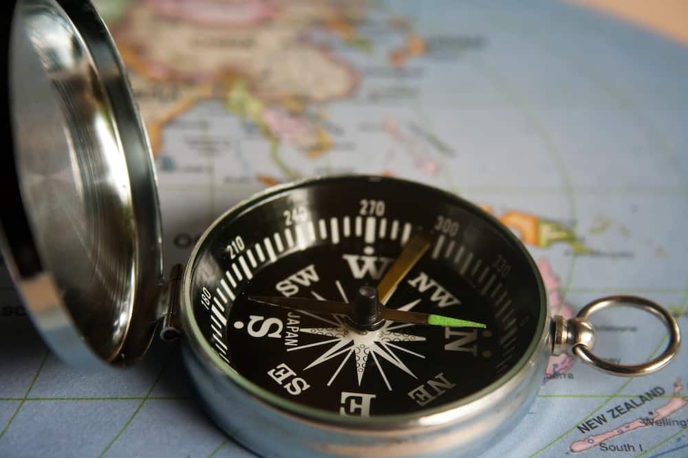 Ziele spezifisch definieren mit der SMART Methode magnetic-compass-390912