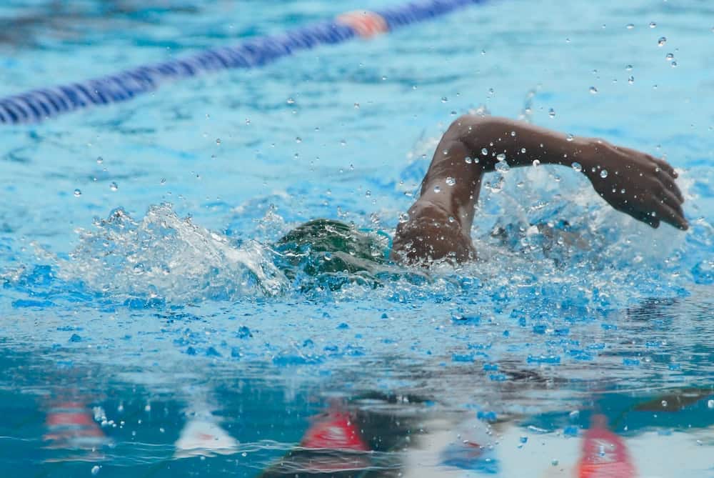 Schwimmen Sie oder verhindern Sie das Ertrinken?