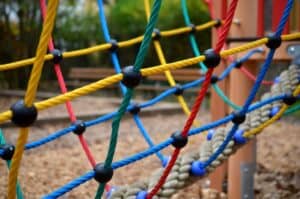 Teambuilding durch den Bau eines Spielplatzes für ein Kinderheim