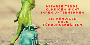 Foto mit einer Froschfigur, die sich entfernt - symbolisiert Mitarbeiter der ihrer Führungskraft gekündigt hat